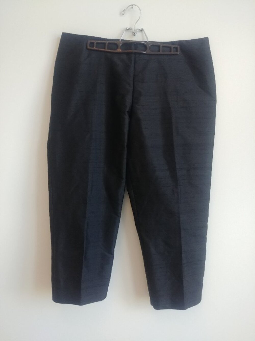NWT 100% silk Tommy Bahama cropped black ankle pants capris size 14